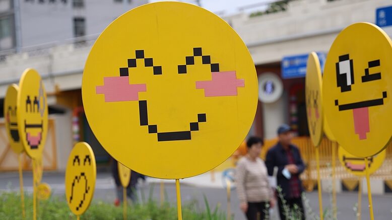 _Los_parques_de_Shangha_i_reciben_una_feliz_actualizacio_n_con_instalaciones_de_emojis_sonrientes__