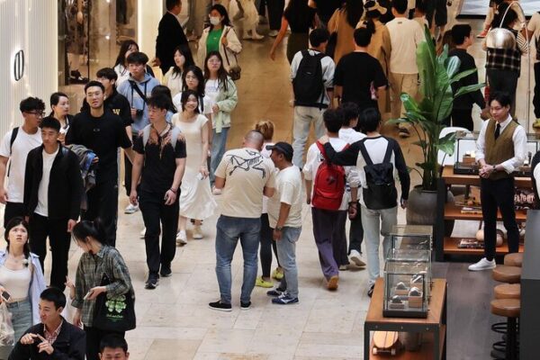 Los_pre_stamos_en_yuanes_de_China_aumentan_en__10_19_billones_en_los_primeros_cuatro_meses_de_2024__