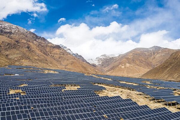 Los_residentes_de_Xizang_adoptan_la_energi_a_solar_para_inviernos_ma_s_verdes___