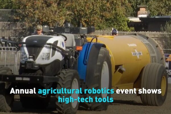Los robots revolucionan la agricultura en evento de agri-tecnologĂa en California Los_robots_revolucionan_la_agricultura_en_evento_de_agri_tecnologi_a_en_California video poster
