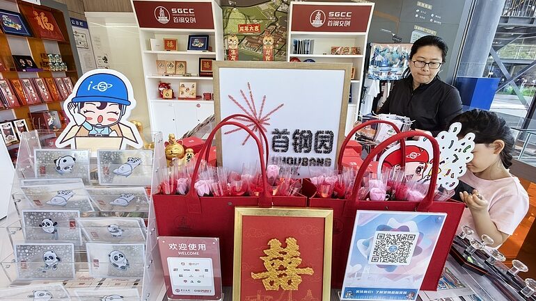 Los_souvenirs_de_moda_del_Parque_Shougang_capturan_corazones_jo_venes__