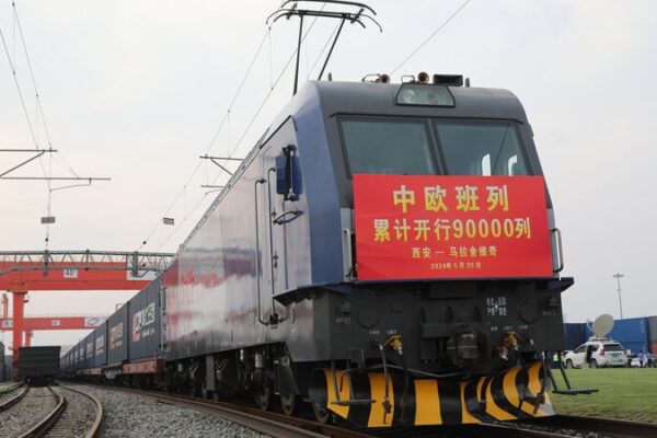 Los_trenes_de_carga_China_Europa_alcanzan_el_hito_de_90_000_viajes___
