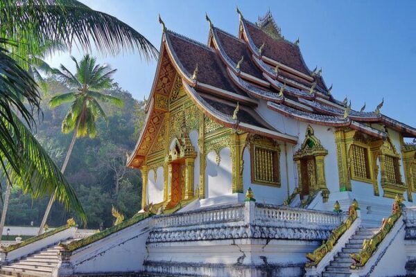 Luang Prabang: La Joya Oculta de Laos que Fascina a los Jóvenes Viajeros 🌟 Luang_Prabang__La_Joya_Oculta_de_Laos_que_Fascina_a_los_Jo_venes_Viajeros__