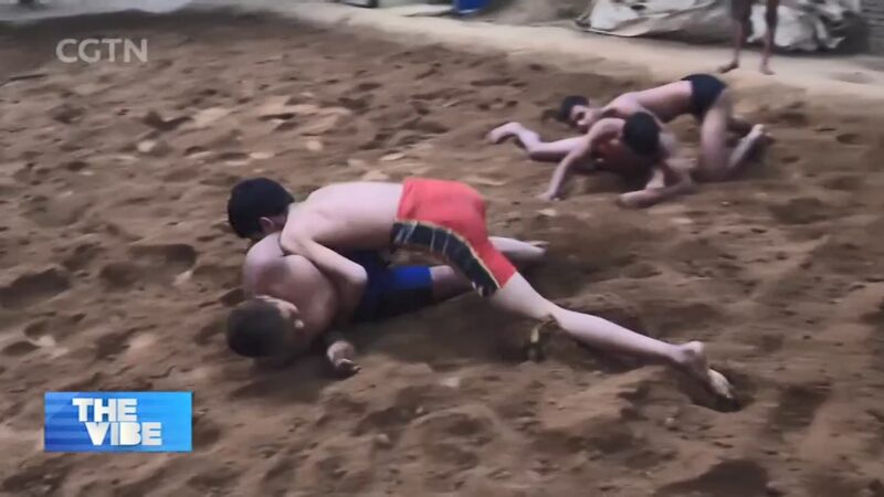 Lucha_Kushti__El_antiguo_deporte_de_India_que_cautiva_corazones_jo_venes video poster
