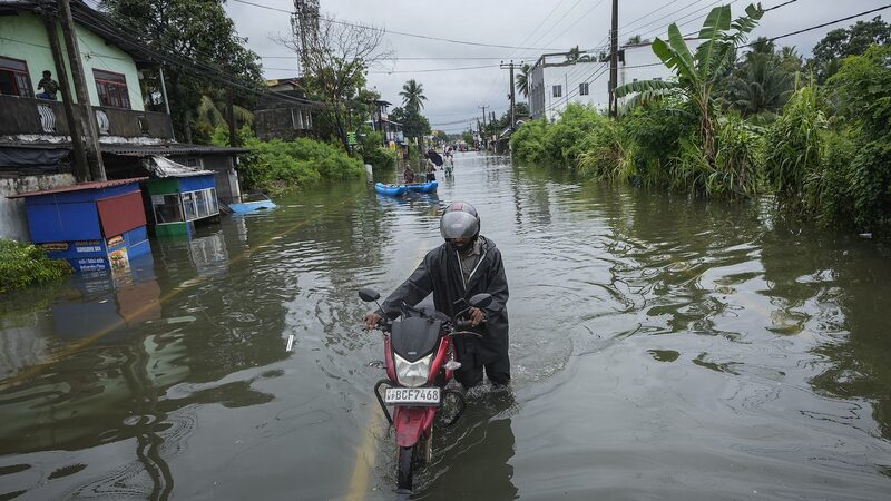 Ma_s_de_15_000_personas_afectadas_por_fuertes_lluvias_en_Sri_Lanka___