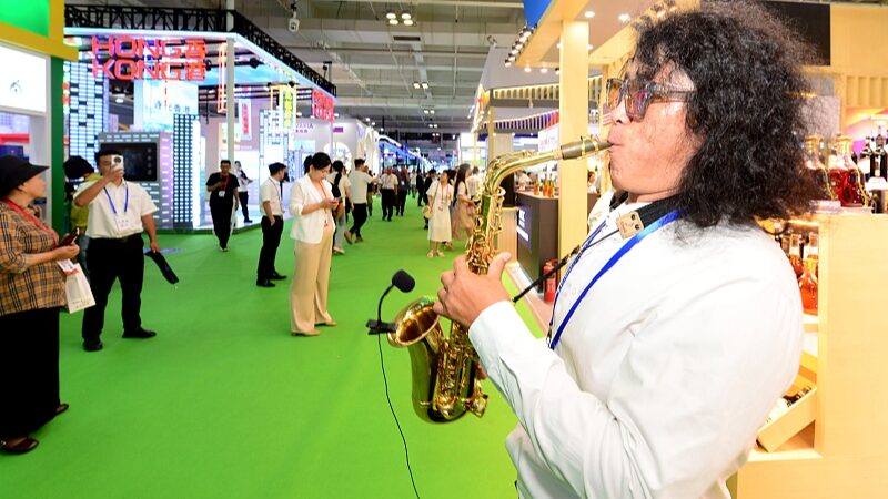 _Ma_s_de_2_200_empresas_buscan_suerte_en_la_feria_de_inversio_n_de_Lanzhou____