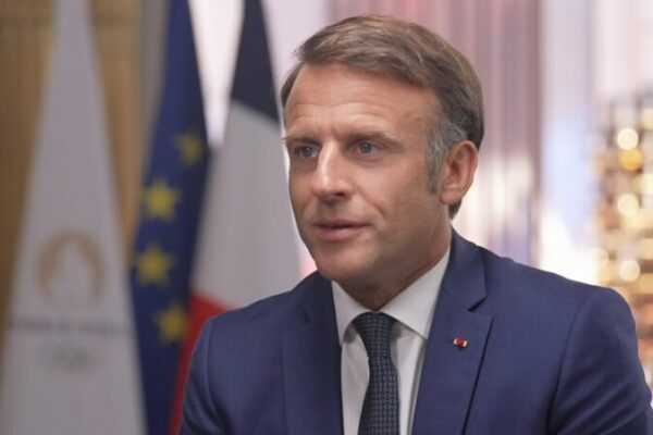 ____Macron_felicita_a_los_atletas_chinos_por_brillar_en_Pari_s_2024 video poster