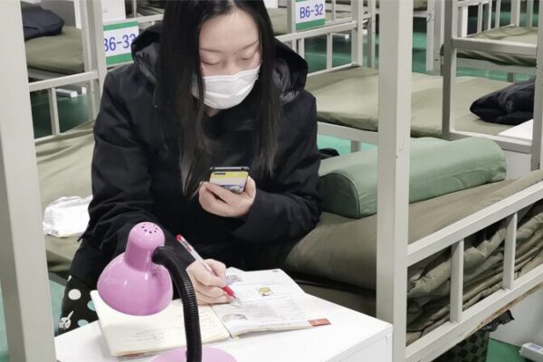 Maestra de Wuhan Continúa Enseñando Durante la Batalla Contra el Coronavirus 💪📚 Maestra_de_Wuhan_Continu_a_Ensen_ando_Durante_la_Batalla_Contra_el_Coronavirus___ video poster