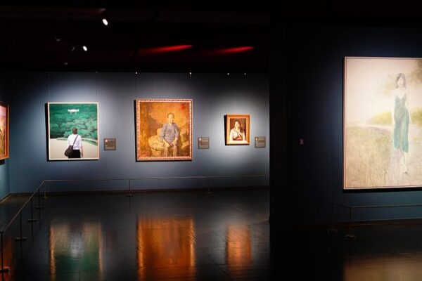 Magia de la Pintura al Óleo: Artistas Chinos y Españoles Brillan en Pekín ✨ Magia_de_la_Pintura_al_O_leo__Artistas_Chinos_y_Espan_oles_Brillan_en_Peki_n__