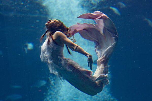 Magia de sirenas: Guo Ke y Huang Xiaoying de China brillan en Atlantis Sanya Magia_de_sirenas__Guo_Ke_y_Huang_Xiaoying_de_China_brillan_en_Atlantis_Sanya video poster
