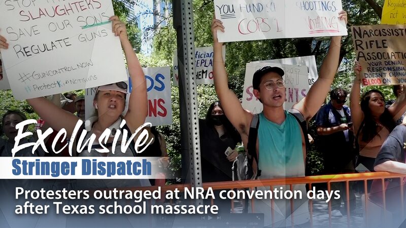 Manifestantes_Enojados_Confrontan_a_la_NRA_en_Houston_tras_Tiroteo_Escolar video poster
