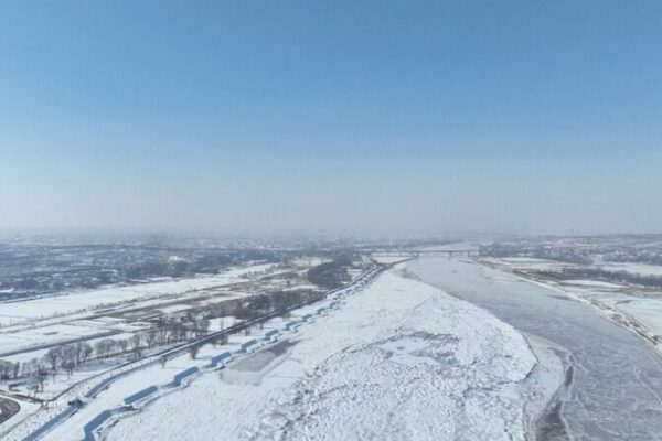 Maravillas_Congeladas__El_Ri_o_Amarillo_en_Mongolia_Interior_se_Transforma_en_un_Parai_so_de_Hielo___ video poster