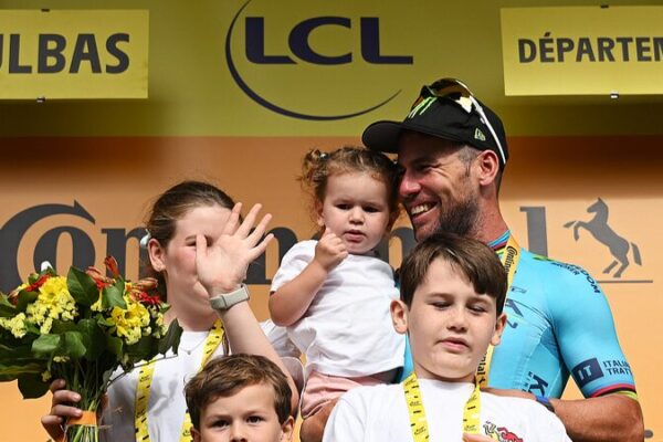 ¡Mark Cavendish hace historia en el Tour: rompe récord de etapas ganadas! _Mark_Cavendish_hace_historia_en_el_Tour__rompe_re_cord_de_etapas_ganadas_
