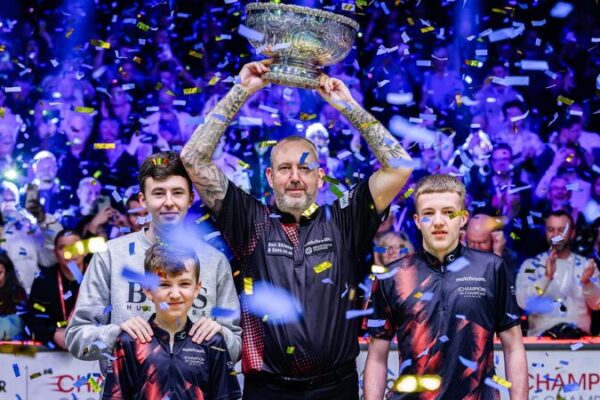 Mark Williams derrota a Xiao Guodong para ganar el título de Campeón de Campeones Mark_Williams_derrota_a_Xiao_Guodong_para_ganar_el_ti_tulo_de_Campeo_n_de_Campeones
