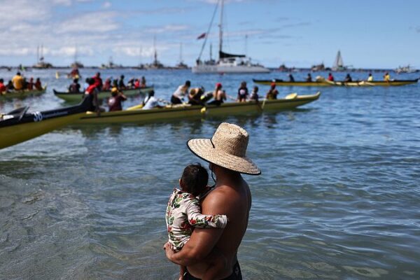 Maui_honra_a_los_102_fallecidos_en_incendio_con_emotivo__paddle_out_______