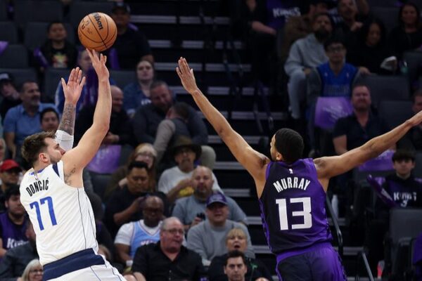 _Mavs_Llueven_Triples_y_Aplasta_a_los_Kings_132_96____
