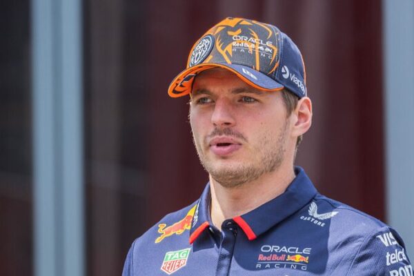 Max_Verstappen_confirma_su_compromiso_con_Red_Bull_para_2025__