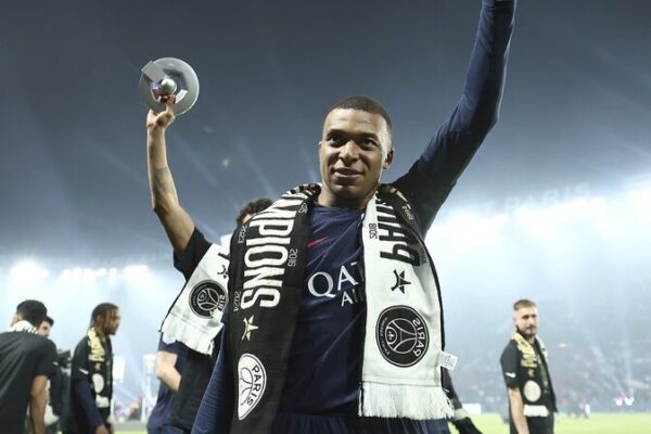 Mbappe__se_despide_del_PSG_con_una_sorprendente_derrota_en_casa
