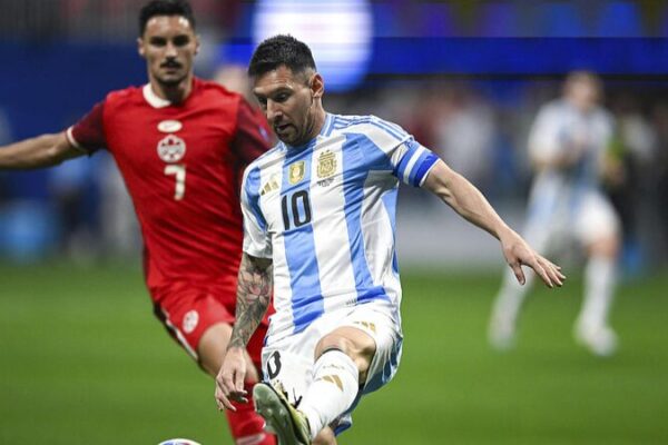 Messi lidera a Argentina a una victoria 2-0 sobre Canadá en el inicio de la Copa América Messi_lidera_a_Argentina_a_una_victoria_2_0_sobre_Canada__en_el_inicio_de_la_Copa_Ame_rica