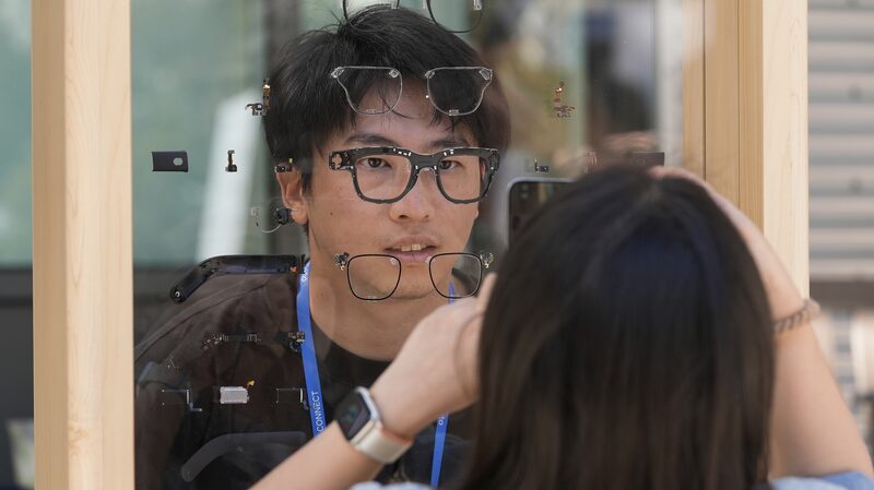 Meta_lanza_chatbots_de_IA_de_celebridades_y_gafas_futuristas_de_realidad_aumentada___