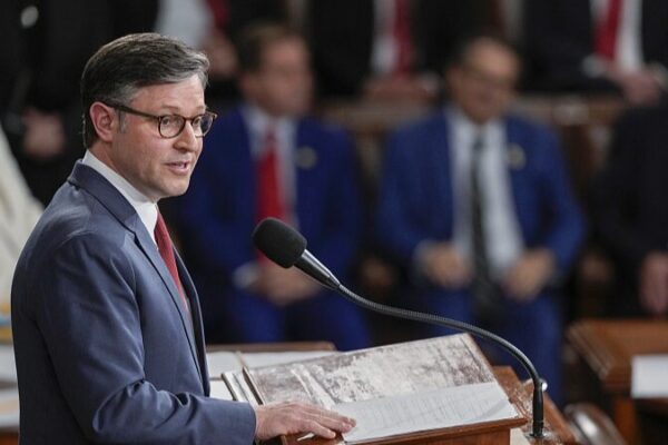Mike Johnson reelegido como presidente de la Cámara después de negociaciones de último minuto Mike_Johnson_reelegido_como_presidente_de_la_Ca_mara_despue_s_de_negociaciones_de_u_ltimo_minuto