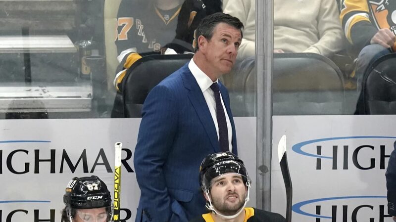Mike_Sullivan_de_los_Penguins_listo_para_dirigir_al_equipo_de_EE__UU__en_los_Juegos_Oli_mpicos_de_Invierno_2026
