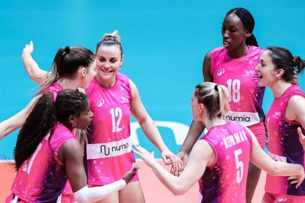 Milano arrasa con Zamalek y avanza a las semifinales del Campeonato Mundial de Clubes FIVB 🎉 Milano_arrasa_con_Zamalek_y_avanza_a_las_semifinales_del_Campeonato_Mundial_de_Clubes_FIVB__
