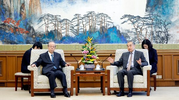 Ministro_chino_Wang_Yi_insta_a_Japo_n_a_promover_la_paz_en_Asia
