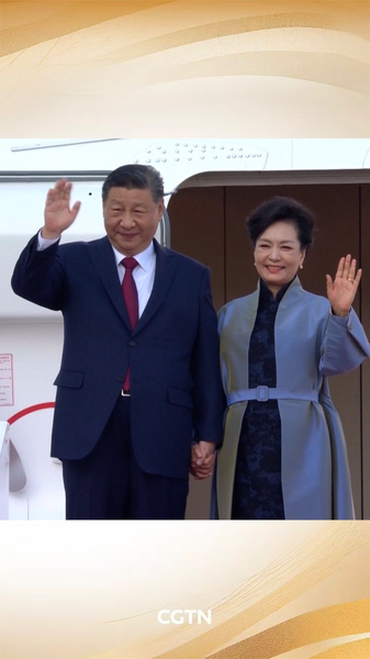 Momentos_Ca_lidos__El_Presidente_Xi_Jinping_Tomado_de_la_Mano_con_Peng_Liyuan video poster
