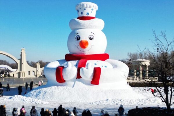 ¡’Mr. Muñeco de Nieve’ de 20 metros listo en el Festival de Esculturas de Nieve de Harbin! ☃️❄️ __Mr__Mun_eco_de_Nieve__de_20_metros_listo_en_el_Festival_de_Esculturas_de_Nieve_de_Harbin______