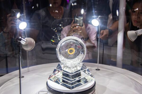 Muestra de suelo lunar de la Chang’e-5 de China impresiona a la multitud en Bangkok Muestra_de_suelo_lunar_de_la_Chang_e_5_de_China_impresiona_a_la_multitud_en_Bangkok