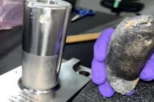 NASA confirma que escombros de la Estación Espacial cayeron en la casa de un hombre en Florida 😱🚀 NASA_confirma_que_escombros_de_la_Estacio_n_Espacial_cayeron_en_la_casa_de_un_hombre_en_Florida___