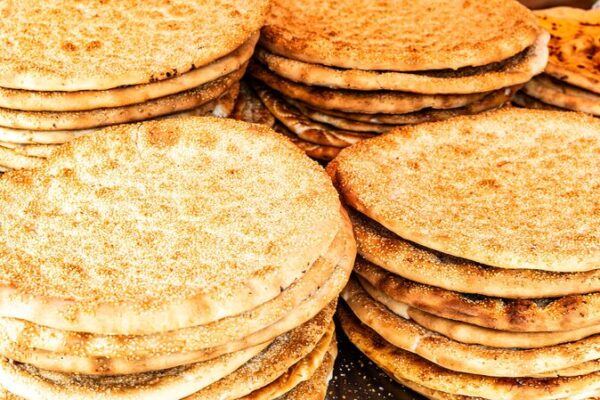 Naan Uigur: Los Turistas se Enamoran del Querido Pan Plano de Xinjiang Naan_Uigur__Los_Turistas_se_Enamoran_del_Querido_Pan_Plano_de_Xinjiang
