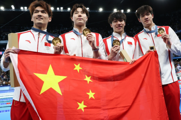 Nadadores chinos ponen fin a los 40 años de reinado de EE. UU. en relevos combinados en los Juegos Olímpicos de París 2024 Nadadores_chinos_ponen_fin_a_los_40_an_os_de_reinado_de_EE__UU__en_relevos_combinados_en_los_Juegos_Oli_mpicos_de_Pari_s_2024