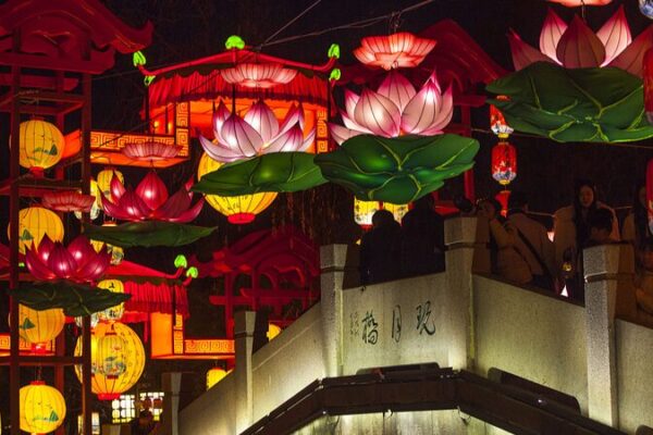Nanjing_se_llena_de_luces__Faroles_festivos_iluminan_la_ciudad___