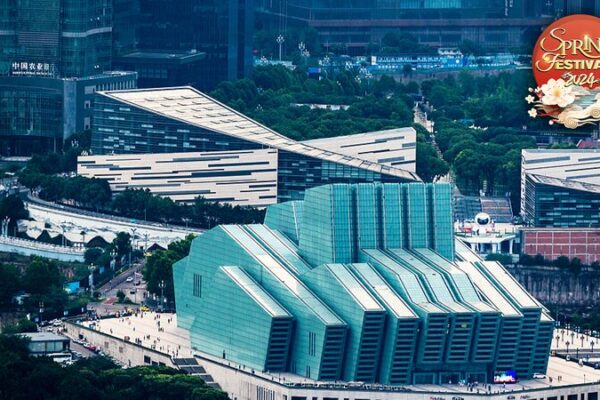 Navegando_las_Estrellas__El_Gran_Teatro_de_Chongqing_Brilla_como_una_Nave_Espacial_de_Vidrio_en_el_Yangtse_ video poster