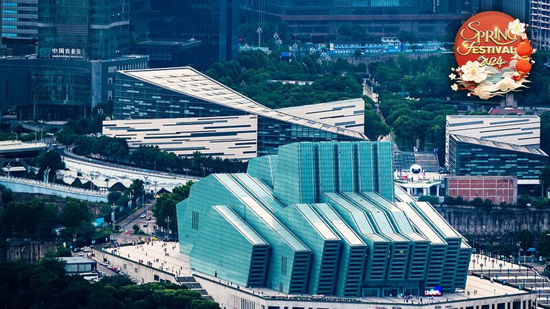 Navegando_las_Estrellas__El_Gran_Teatro_de_Chongqing_Brilla_como_una_Nave_Espacial_de_Vidrio_en_el_Yangtse_ video poster