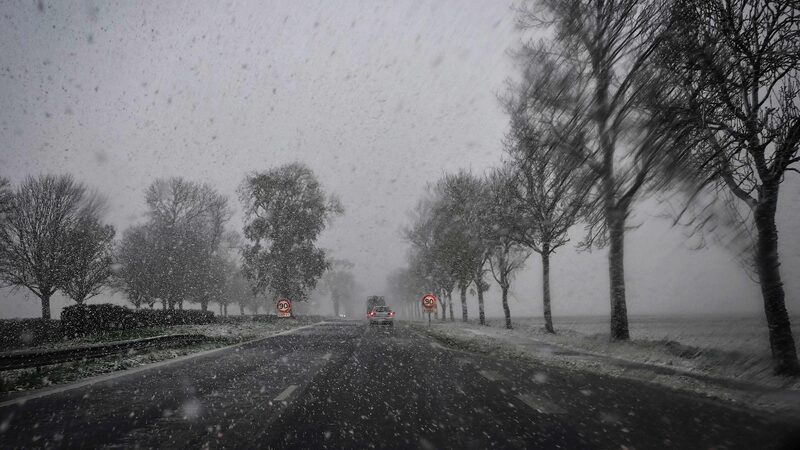 Nevadas_intensas_en_el_oeste_de_Francia_dejan_a_170_000_sin_electricidad____