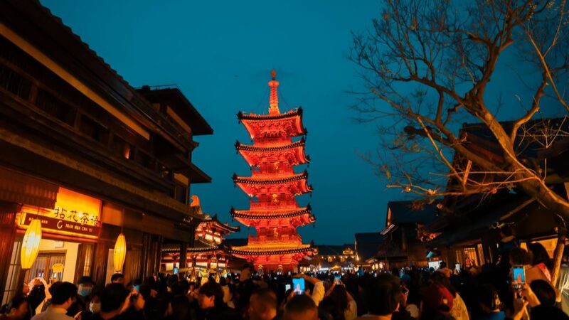 Nianhuawan__Una_Noche_de_Ensuen_o_en_el_Parai_so_Zen_de_Jiangsu__