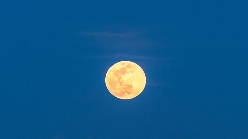 _No_te_pierdas_la_su_per_luna_azul__un_raro_especta_culo_celestial_ video poster