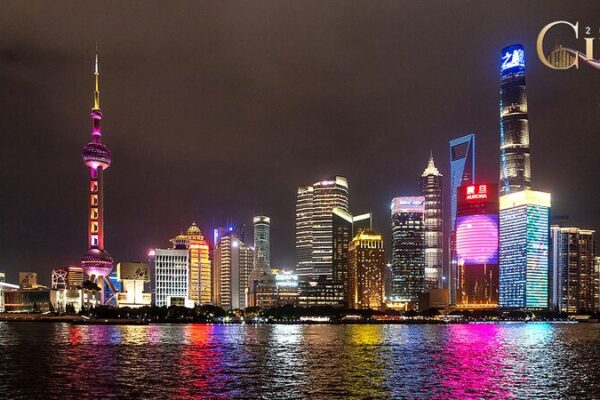 Noches Neón de Shanghái: Explorando Lujiazui Antes del CIIE Noches_Neo_n_de_Shangha_i__Explorando_Lujiazui_Antes_del_CIIE video poster