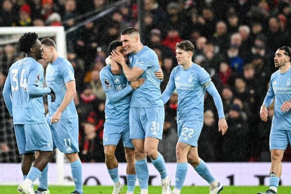 Nottingham Forest sorprende al Man United 3-2 😱; Man City empató con Palace Nottingham_Forest_sorprende_al_Man_United_3_2____Man_City_empato__con_Palace