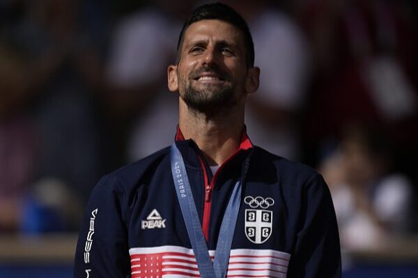 Novak Djokovic hace historia: derrota a Alcaraz para ganar oro olímpico y completar el Golden Slam Novak_Djokovic_hace_historia__derrota_a_Alcaraz_para_ganar_oro_oli_mpico_y_completar_el_Golden_Slam