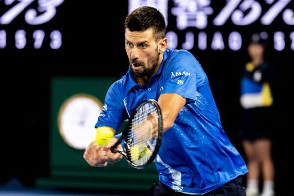 Novak_Djokovic_lucha_contra_el_dolor_para_avanzar_a_los_octavos_de_final_del_Abierto_de_Australia___