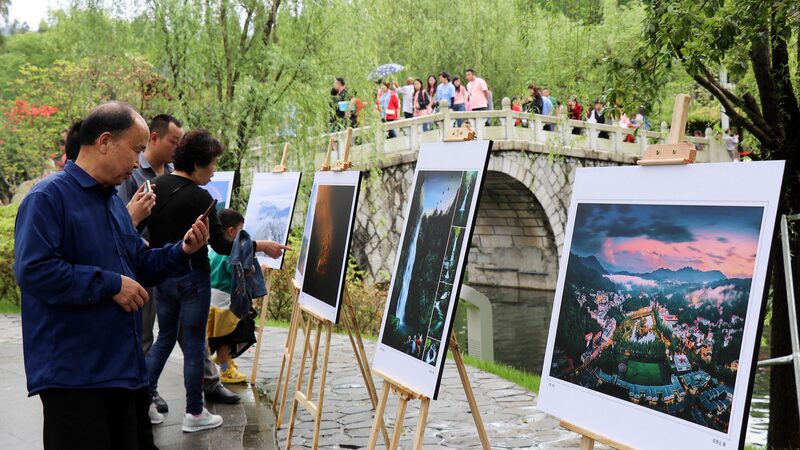 Nuevas_Experiencias_de_Compras_Impulsan_el_Auge_de_la__Economi_a_Festiva__en_China