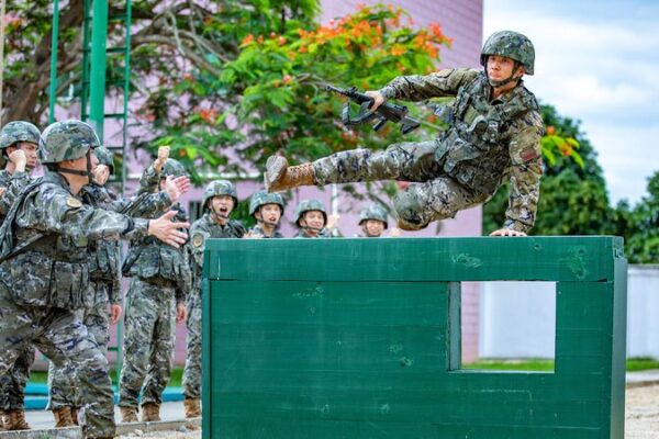 Nuevo_Libro_de_Xi_Jinping_sobre_Gobernanza_de_la_Ley_Militar_Publicado___