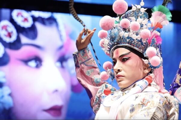 Ópera Qinqiang: La antigua forma de arte de China que aún sigue vibrando hoy 🎶 O_pera_Qinqiang__La_antigua_forma_de_arte_de_China_que_au_n_sigue_vibrando_hoy__