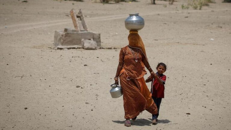 Ola_de_calor_re_cord_golpea_a_India_y_Pakista_n____Banglade_s_se_prepara_para_el_ciclo_n_Remal___