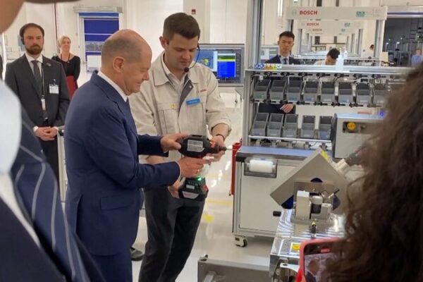¡Olaf Scholz celebra la cooperación en tecnología de hidrógeno entre Alemania y China! 🚀 _Olaf_Scholz_celebra_la_cooperacio_n_en_tecnologi_a_de_hidro_geno_entre_Alemania_y_China___ video poster