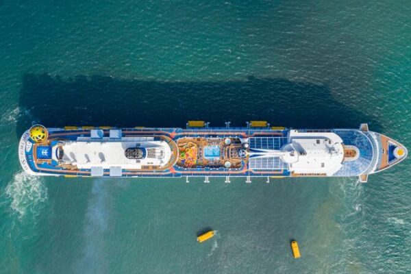 🌏 ¡Ovation of the Seas hace un atraque histórico en Tianjin con 2,000 turistas! ___Ovation_of_the_Seas_hace_un_atraque_histo_rico_en_Tianjin_con_2_000_turistas_ video poster